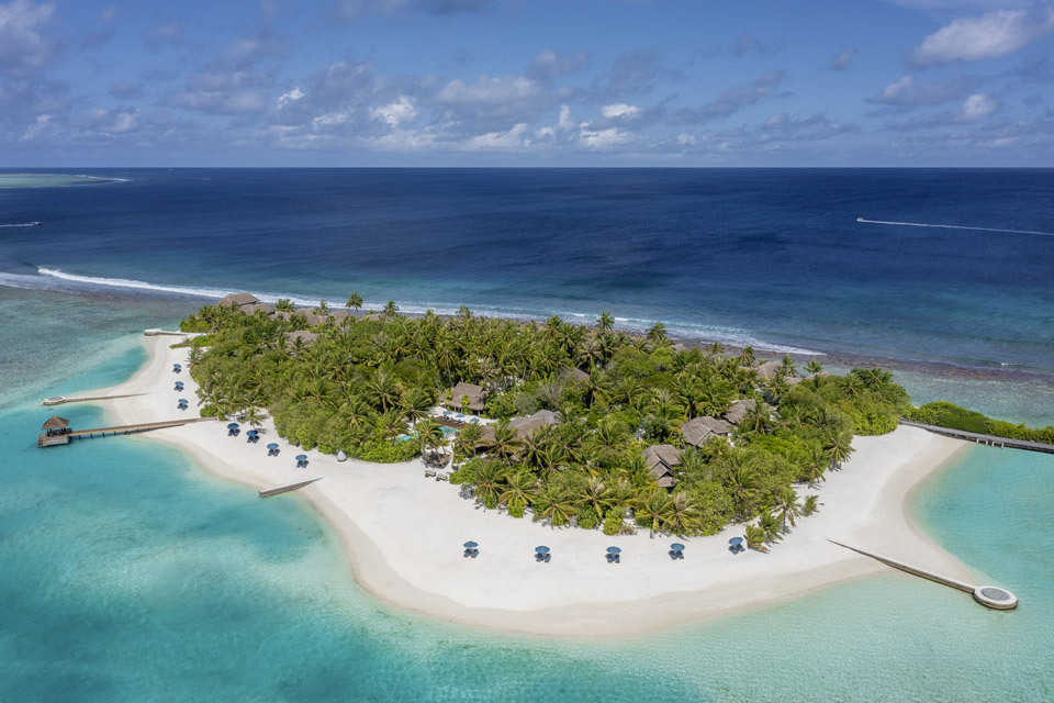 naladhu private island maldives aerial view - FACES.ch