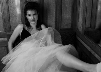 Editorial: Viktoria by Daniela Meise