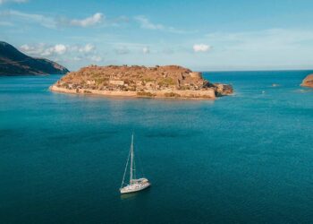 Hangout with Zeus – Blue Palace