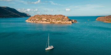 Hangout with Zeus – Blue Palace