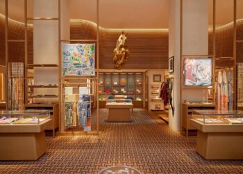 Hermès ankert am Neuen Wall 43 in Hamburg