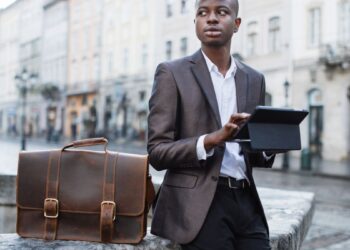 Die 10 Fashionklassiker, die jeder Mann in seinem Kleiderschrank haben sollte