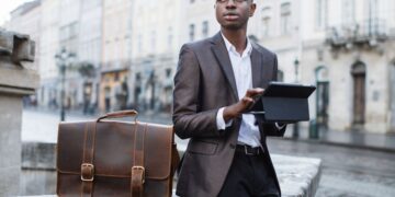 Die 10 Fashionklassiker, die jeder Mann in seinem Kleiderschrank haben sollte