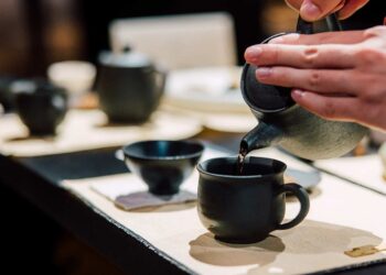 Teezeremonie für Genesis-KundInnen