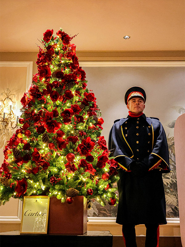 Christmas Auction Tree im Badrutt’s Palace in St. Moritz