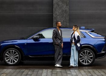 Influencer Check: Larissa und Joël Kiassumbua testen den neuen Cadillac LYRIQ