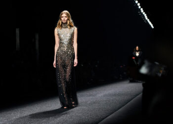 Alberta Ferretti Herbst / Winter 2024- 2025: Magische Eleganz