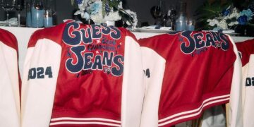 VIPs in der Wüste: Guess Jeans x Coachella Compound Teaser