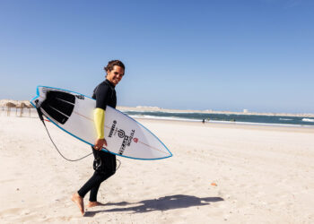 Tudor schlägt Wellen: Surf-Ikone Nic von Rupp im Interview