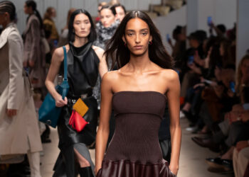 Tod’s Herbst/Winter 2025/26: Handwerkskunst trifft moderne Eleganz