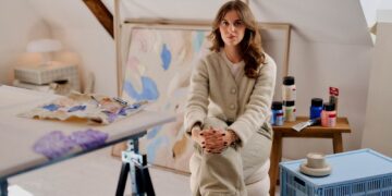 Wenn Kaffeegenuss auf Kreativität trifft: Künstlerin Dea Nikollaj im Portrait