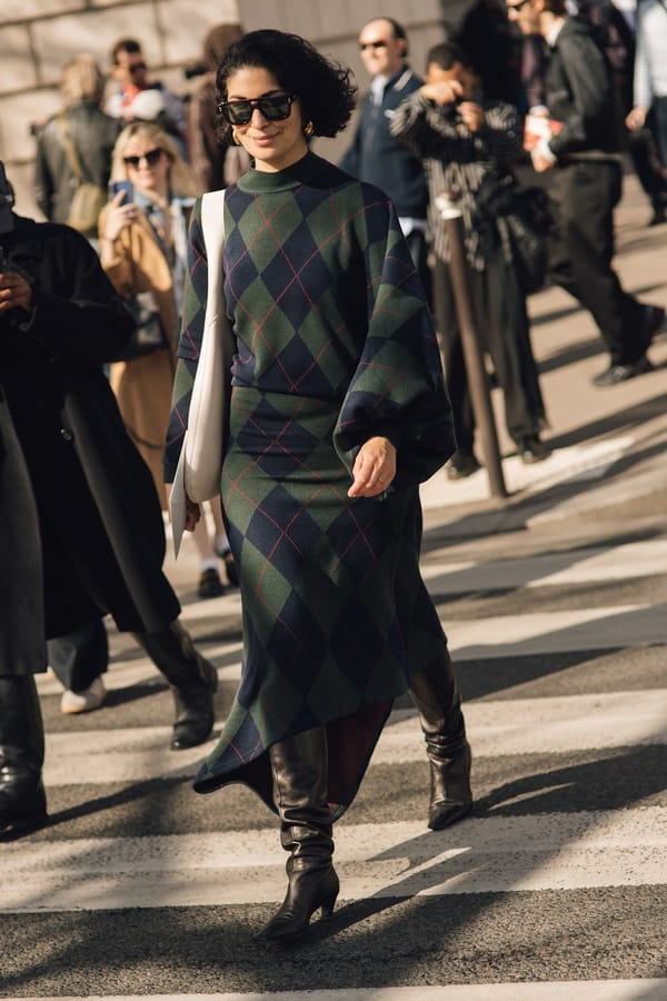 Rautenmuster-Set aus Pullover und Rock, Streetstyle Paris
